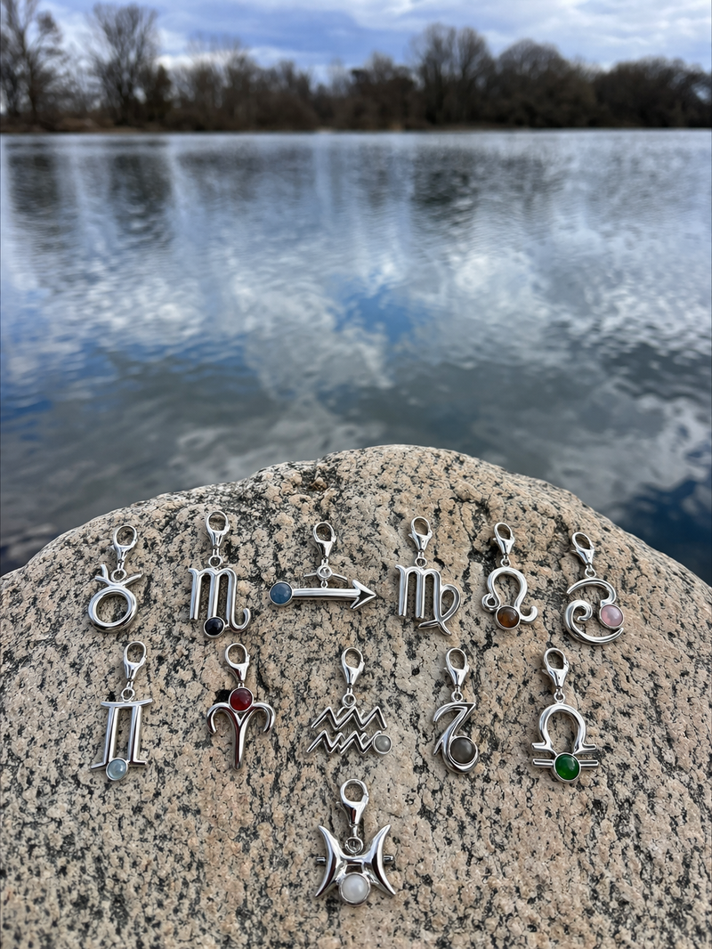 Sternzeichen Charm Anhänger mit Kristall