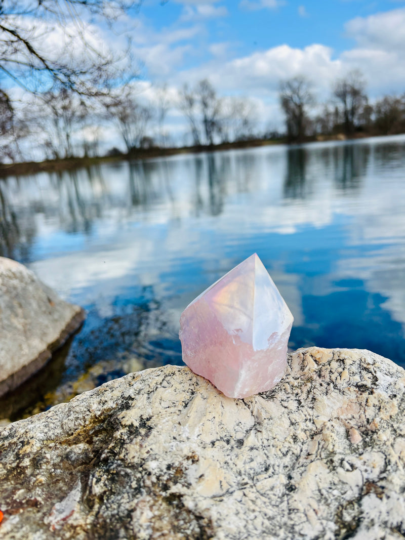 Rosenquarz Spitze mit Aura "Pure Love"